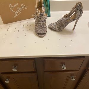 Women’s size 8 high heels